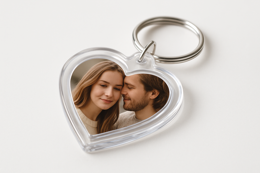 porte clé transparent en forme de coeur avec une photo